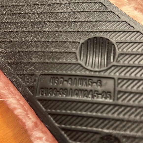 Pink slippers - Picture 5 of 5